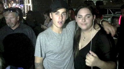 (VIDEO) Justin Bieber Interacts With Fans In NY