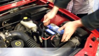 Tausch der Starterbatterie des Ford Fiesta Baujahr 1998