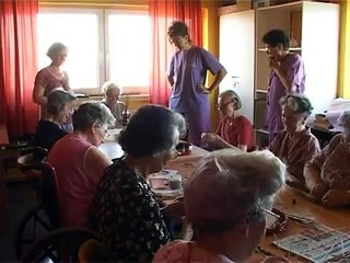 Nakit od papira, prave korisnici Gerontološkog centra