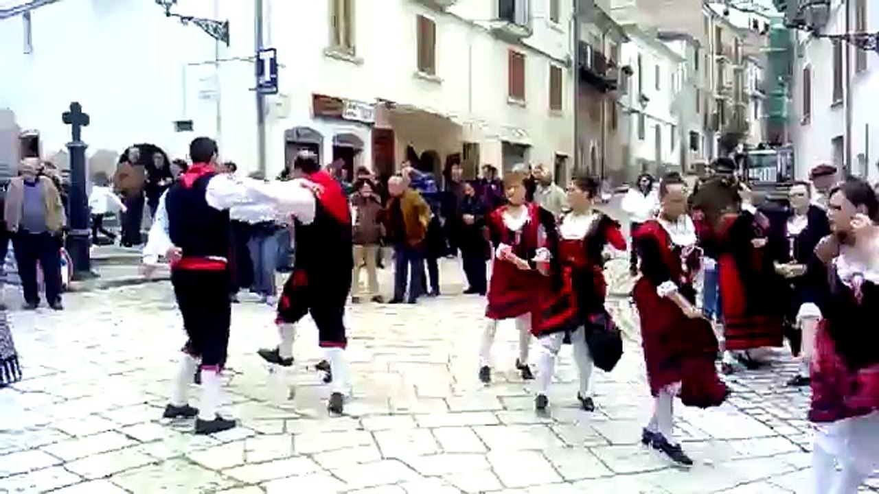 Gruppo folkloristico Ferrazzano a Fossalto dura...