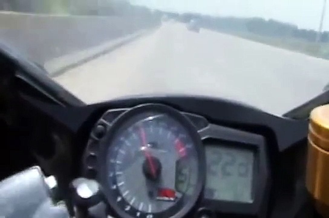 Brza voznja po auto putu i umalo pad