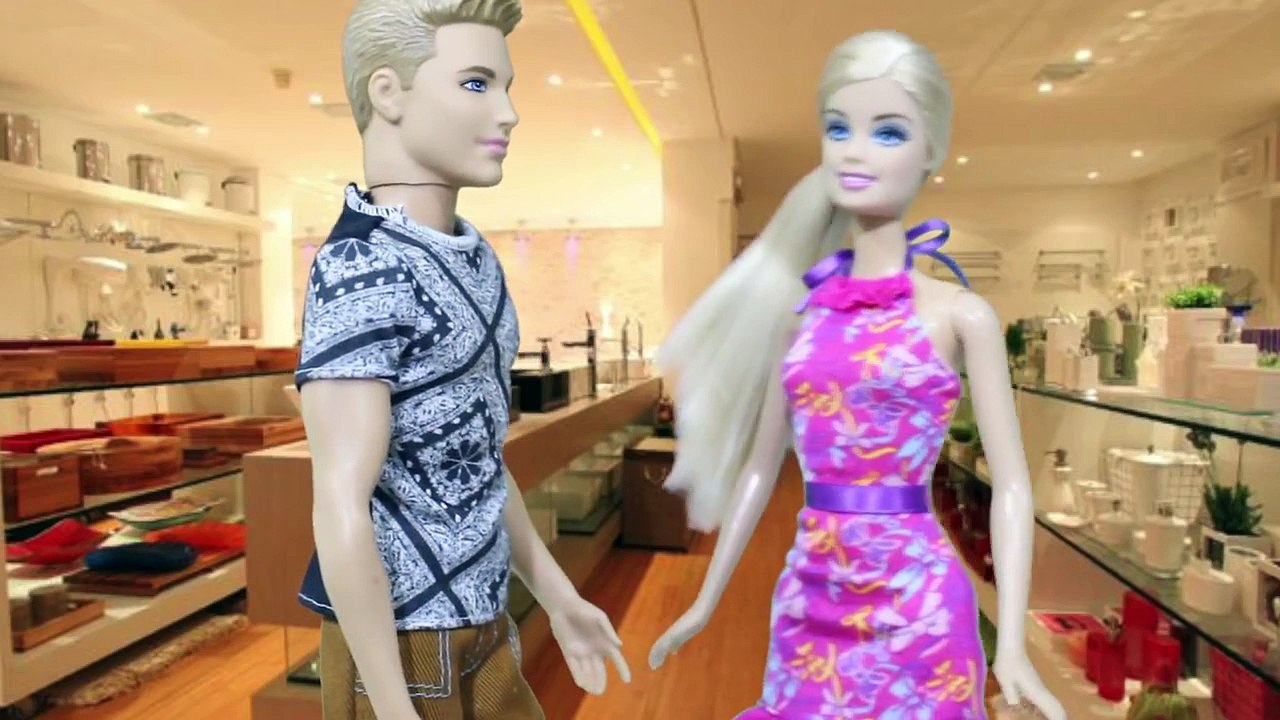 Barbie Carol Tomando Banho na Banheira Nova em Português Barbie Doll Story Brasil