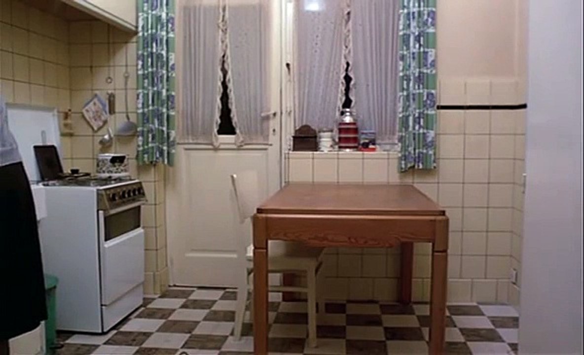 Female Gaze (excerpt from Jeanne Dielman. Dir. Chantal Akerman, 1975)
