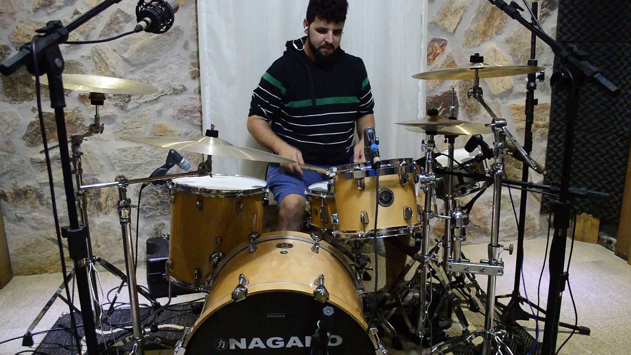 Giu Aleixo gravando com a bateria Nagano a música Meu Brasil (Michael de Souza)