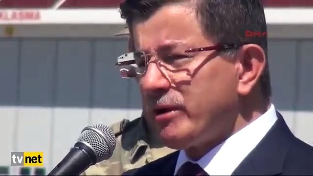 Dağlıca da Şehit Düşen Askerler İçin Van da Olan Başbakan Davutoğlu Gözyaşlarına Hakim Ola