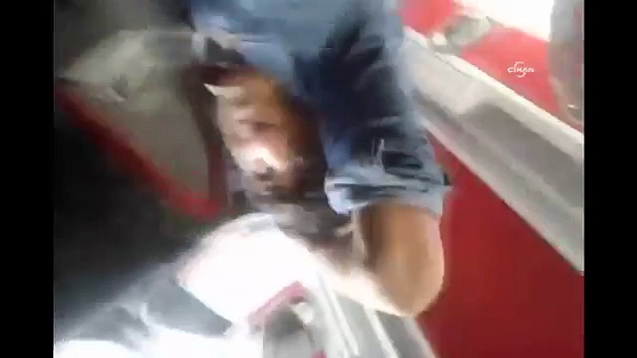Otobüse taşlı saldırıda yaşanan korku dolu anlar cep telefonunda