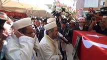 Şehit cenazesinde hükümet propagandası yapılıyor diye tepki gösterdiler