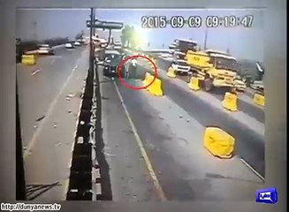 CCTV footage shows armed man trying to escape from checkpost in Lahore