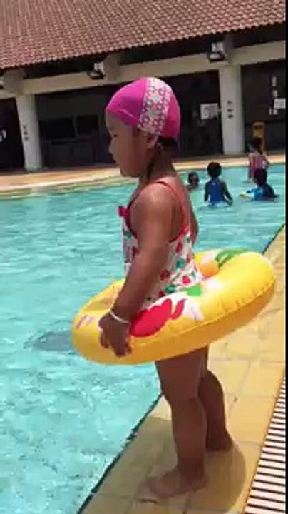 Funny baby video - diving