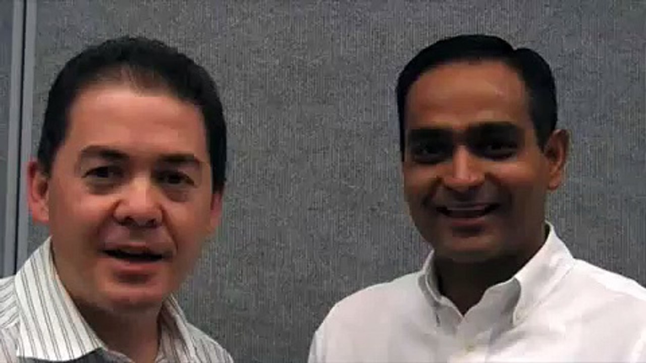 Avinash Kaushik talks with Simon Chen at Blogworld Expo