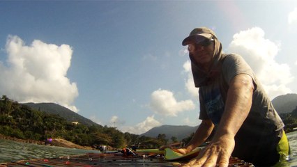 Passeio ao Ubatuba na praia da Enseada, Litoral Norte de São Paulo, Brasil, SUP, em pets reciclados