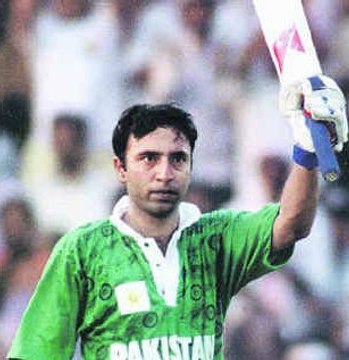 Saeed Anwar Bowling on first Time - Pakistan VS India