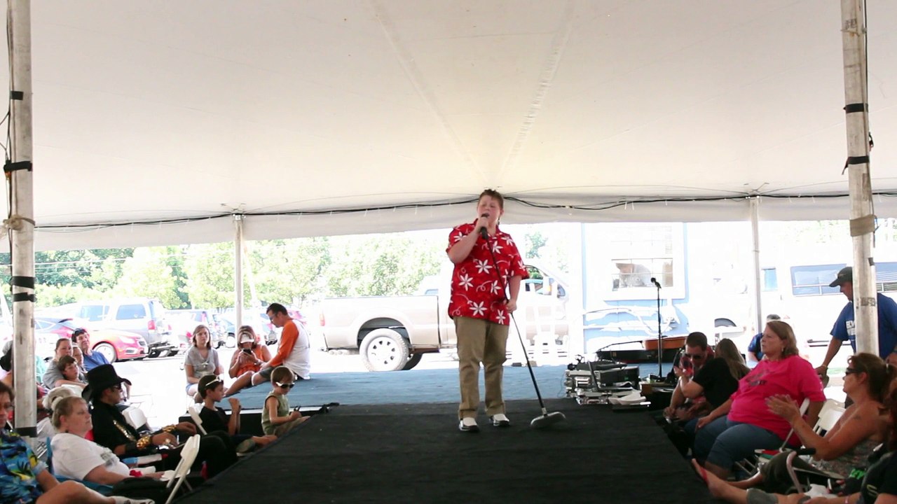 Trenton Oliphant sings 'Gonna Sit Right Down And Cry' Elvis Week 2015