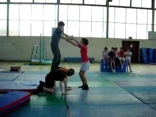 Acrosport - Danse du sabre au collège !