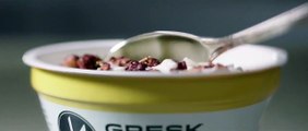 Reklamefilm 14 Gresk yoghurt med jordbær og vanilje «toppet med chia  og quinoafrø»