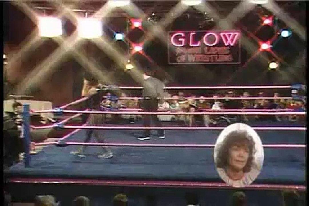 Glow Wrestling Salt & Pepper vs Sara & Mabel
