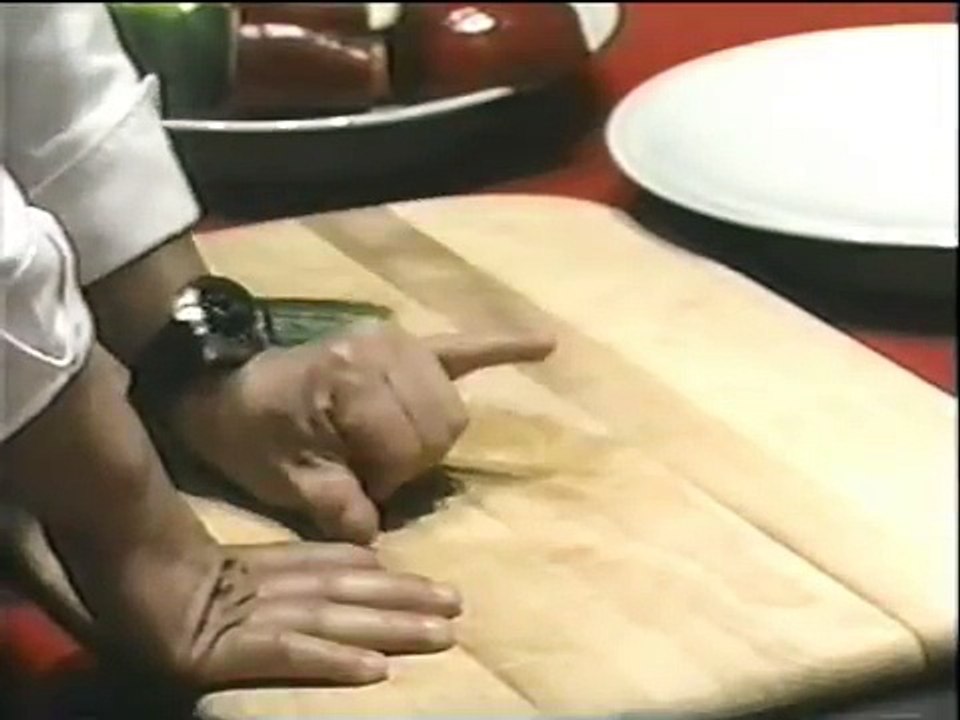 How to use kitchen knife cut cucumber, Martin Yan Part1