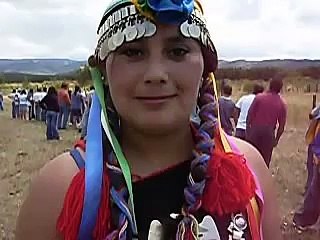 Joven mapuche en inauguración Encuentro Kimün Mapu