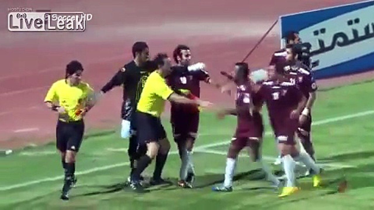 Árbitro De Fútbol Golpea A Jugador