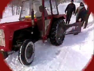 Ciscenje snega februar 2012, Donja Satornja, Topola (4. deo)-"Grtalica se zaglavila"