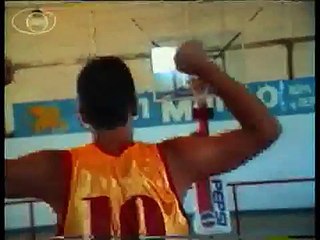 Uno contra uno. Biografía Manu Ginóbili I (2003)