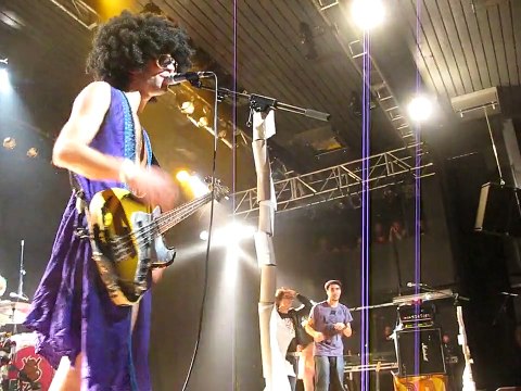 Explosion de Caca aux Docks de Lausanne - on monte sur scène