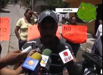 Habitantes de la colonia Ricardo Soto se manifiestan por reposicion de topes.