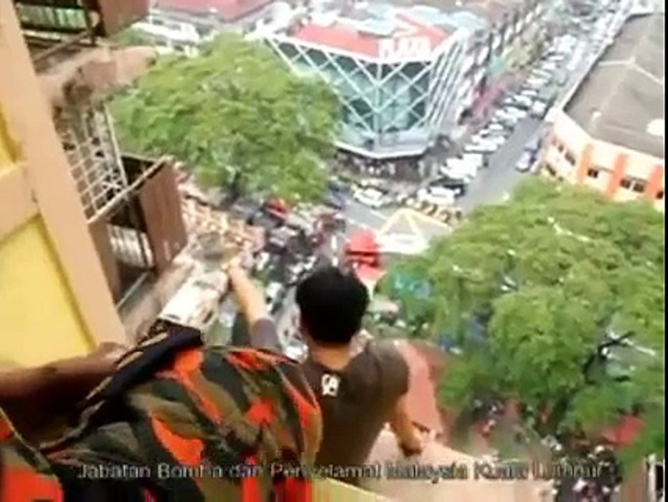 Nak Terbang Macam Superman