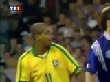 Roberto Carlos Best Goal Free Kick Goal vs France 1997