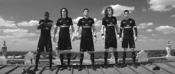 PSG lança terceira camisa com brasileiros em destaque
