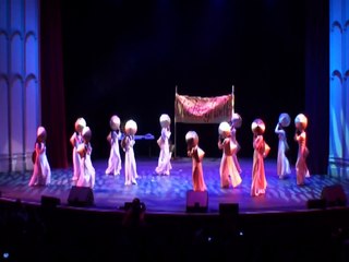 USC VSA: Girls' Traditional Hat Dance- Doan Xuan Ca [VCN 2011]