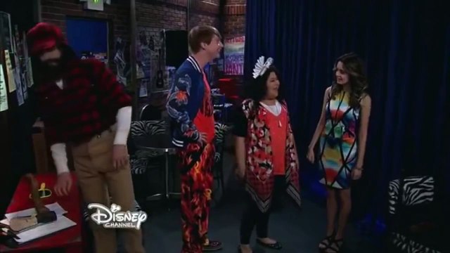 Austin and Ally Karaoke and Kalamity - Auslly kiss scene