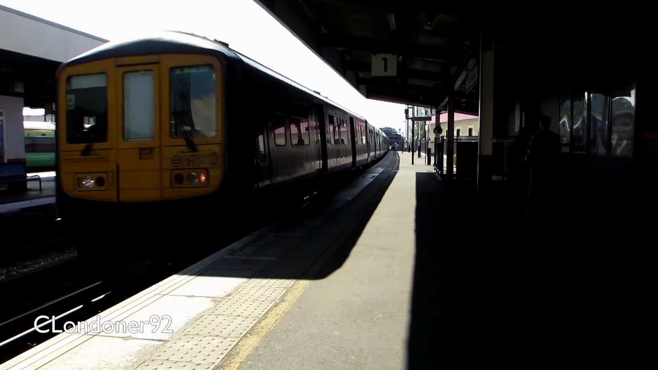 Class 319 Thameslink line from Elephant & Castle to West Hampstead Thameslink