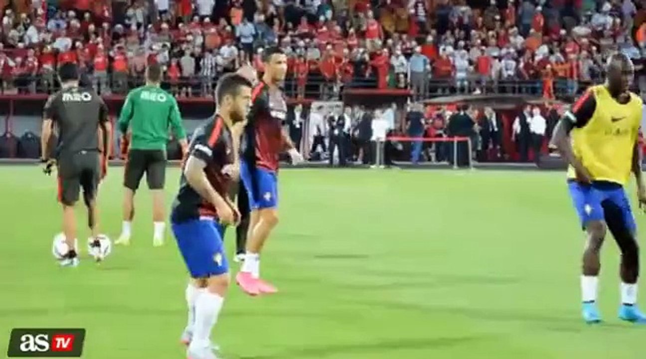 Fea Reaccion de Cristiano Ronaldo ante los gritos de "Messi, Messi en Albania