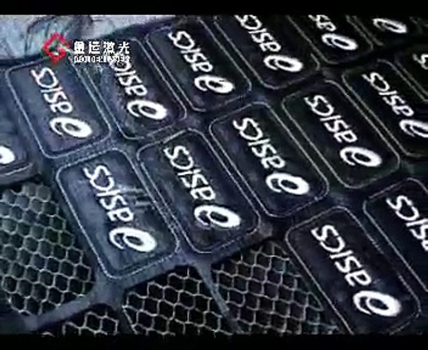 ZDJG-9050 laser cutting machine for multi-layer label.wmv