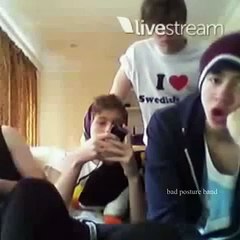 Calum Hood hablando español