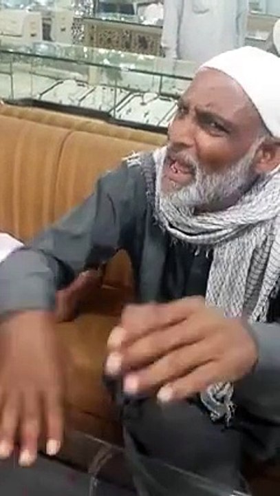 Old Man Singing a Song - Shadi Na Karna Yaro