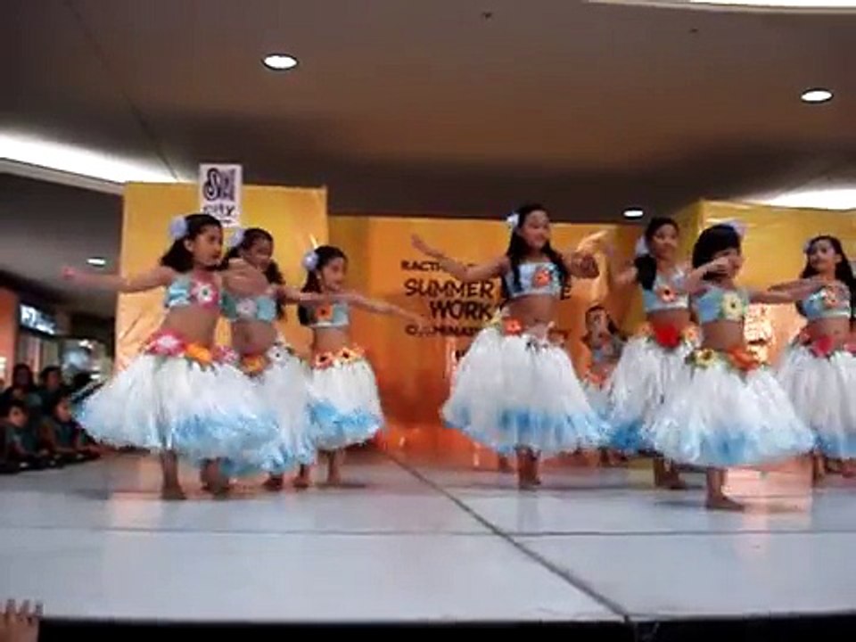 Future Hola Dancing hotties