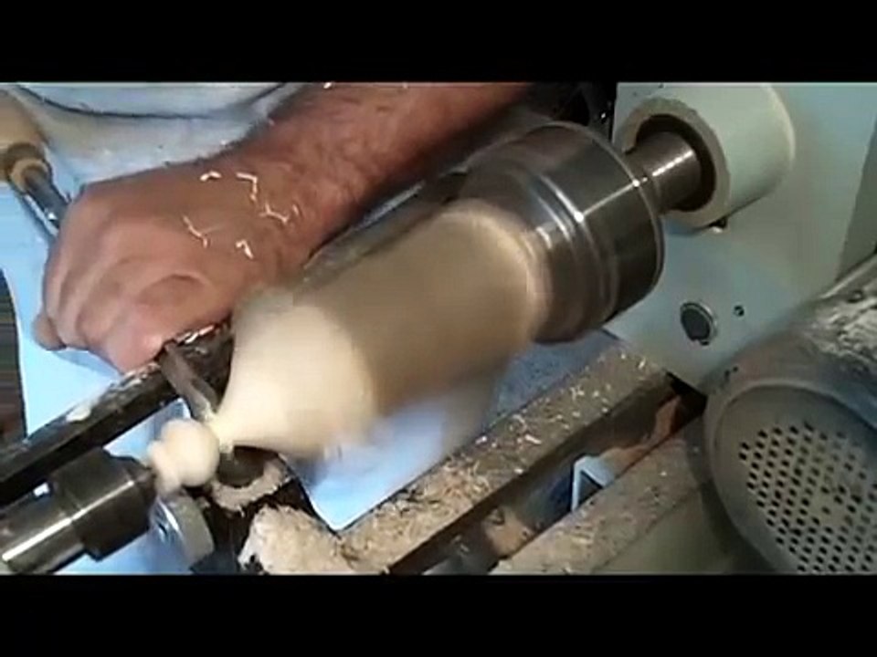 Tournage sur bois d'un oiseau - Woodturning a bird