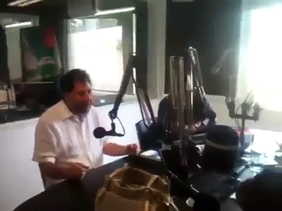 Fernandez Noroña calla a periodista lambiscón del PRI.