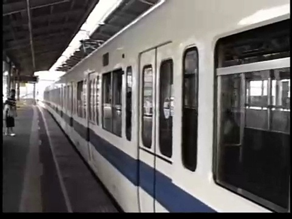 小田急９０００系綾瀬駅発車