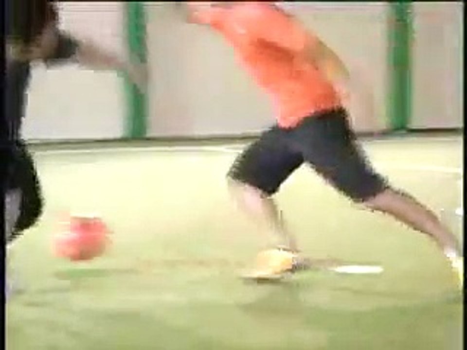 แบบฝึกการเลี้ยงบอล ฝึกได้เป็นเทพ 6