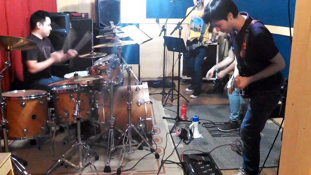 Flannel-Age - No One Knows (Queens of the Stone Age Cover) - Ensaio