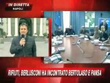 Berlusconi contestato a Napoli da un abruzzese si dà alla fuga