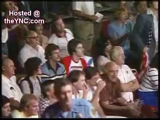 Boxer knockt Referee aus - Ringrichter geht K.O.