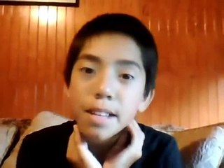 NiA?o-esta-cantando-y-no-canta-bien-no-soy-yo