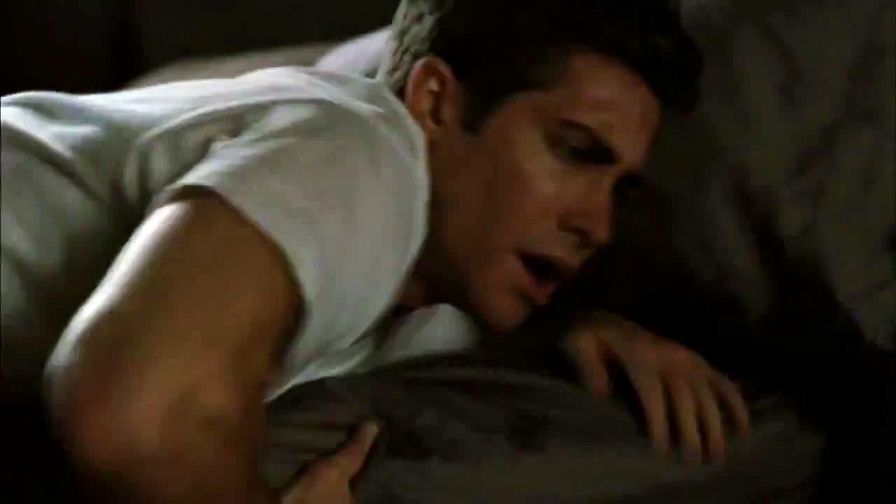 Anne Hathaway walk in scene