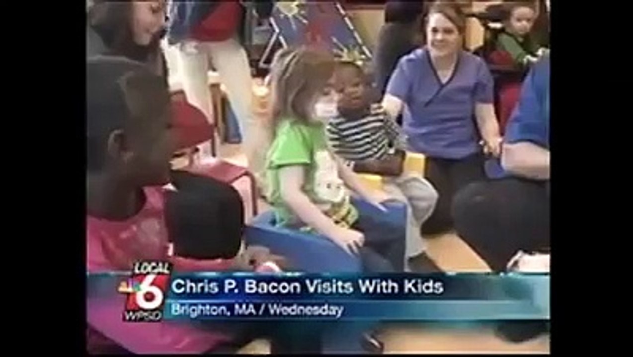 Un reporter plié de rire à cause d'un cochon et de son nom ridicule