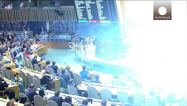 Палестинский флаг над ООН в Нью-Йорке