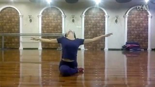 66 soeur Dalian Hua yoga  mince  effectuer asana yoga